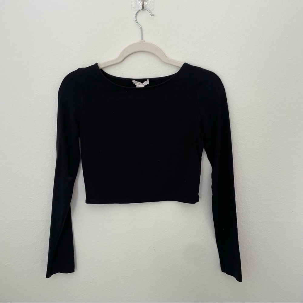 Black long sleeve crop top